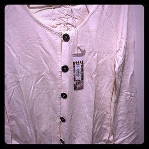 Ivory top Hang Ten with hat, beautiful and soft!